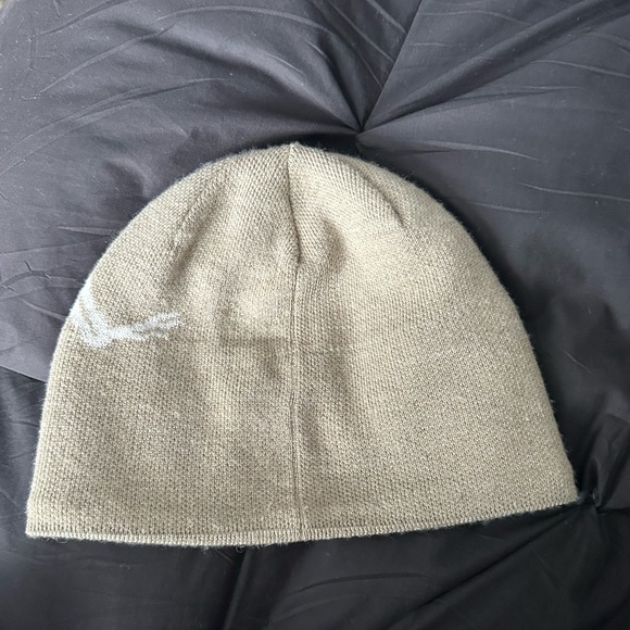 Arc'teryx Tan Beanie with White Design - Picture 2 of 4